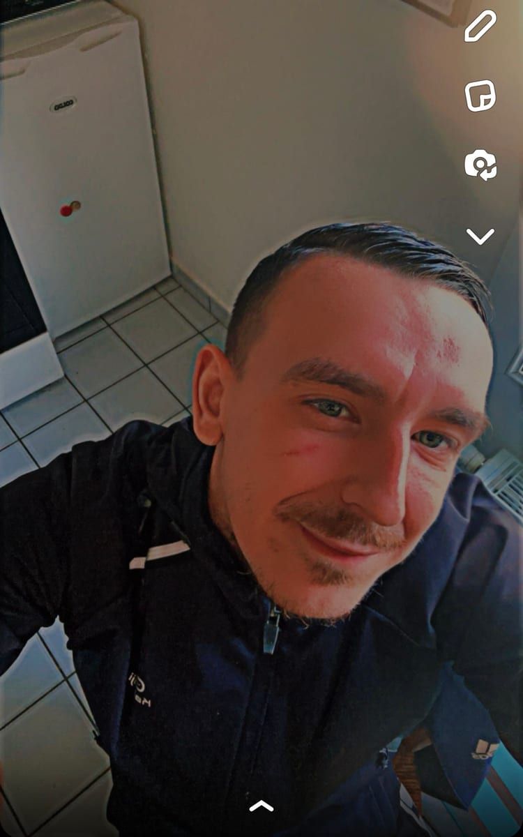 Moïse - Gay mec à Vich Profil de Moïse, 44 ans, Gay mec à Vich (Vaud)