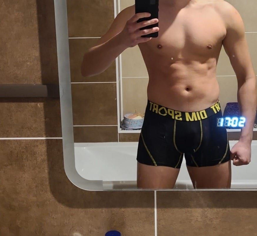 Raphaël - Gay mec à Putz Profil de Raphaël, 31 ans, Gay mec à Putz (Grisons)