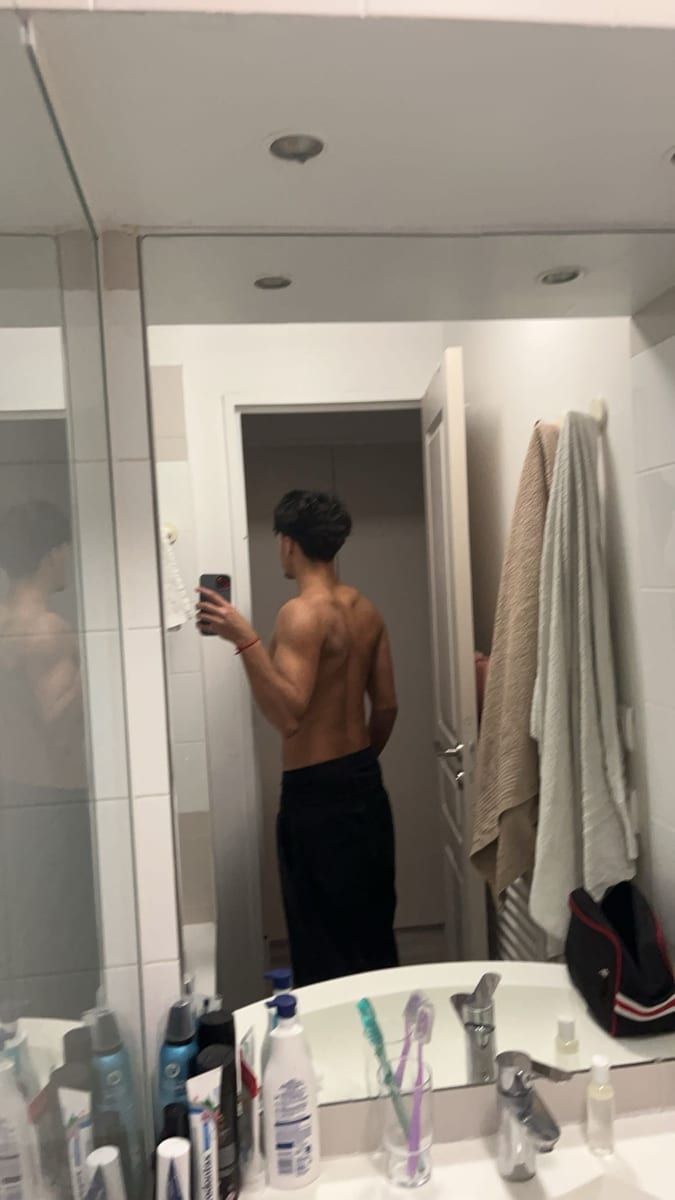 Silouan - Gay mec à Croy Profil de Silouan, 41 ans, Gay mec à Croy (Vaud)