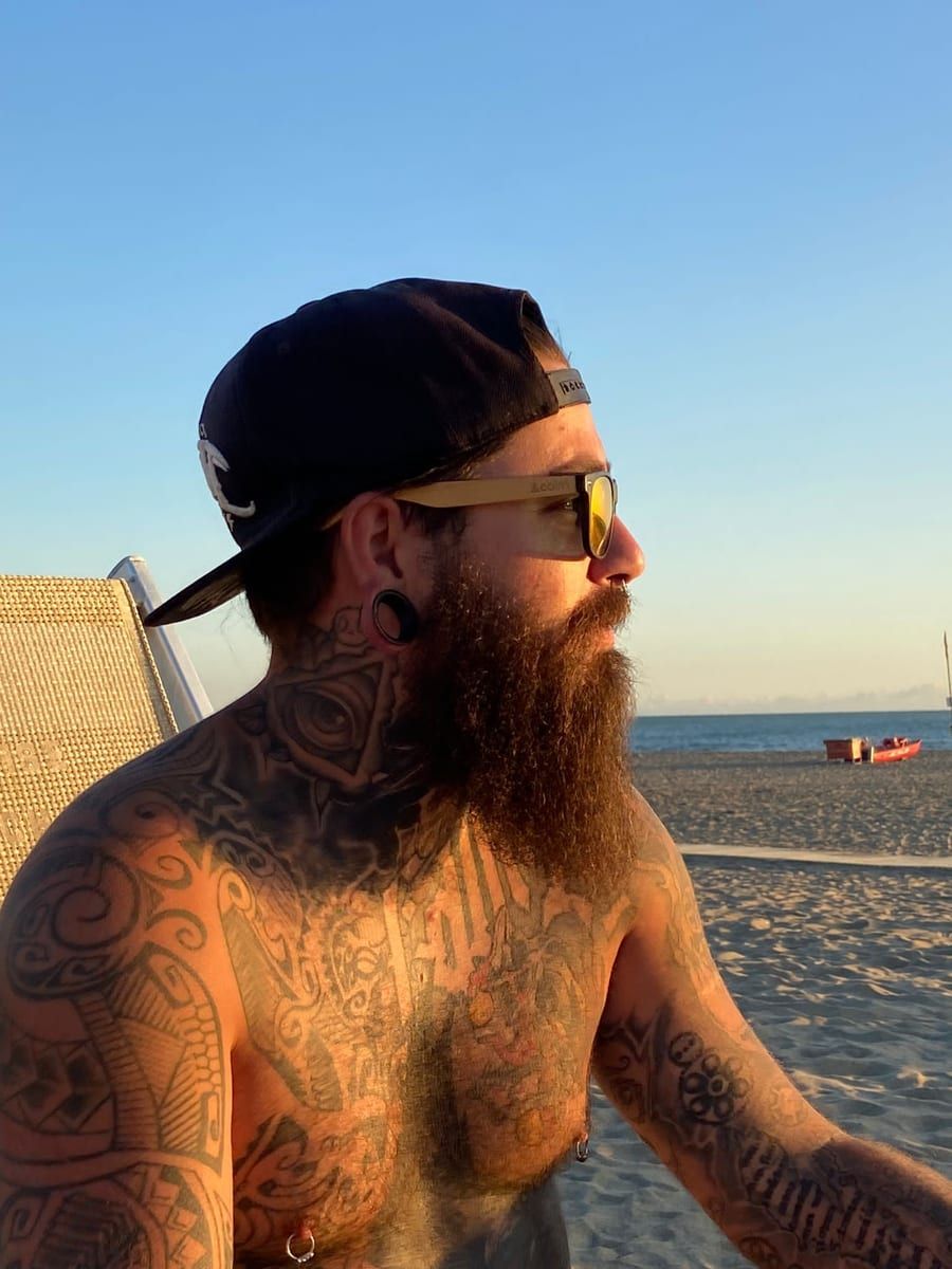 Faustin - Gay mec à Tarasp Profil de Faustin, 33 ans, Gay mec à Tarasp (Grisons)