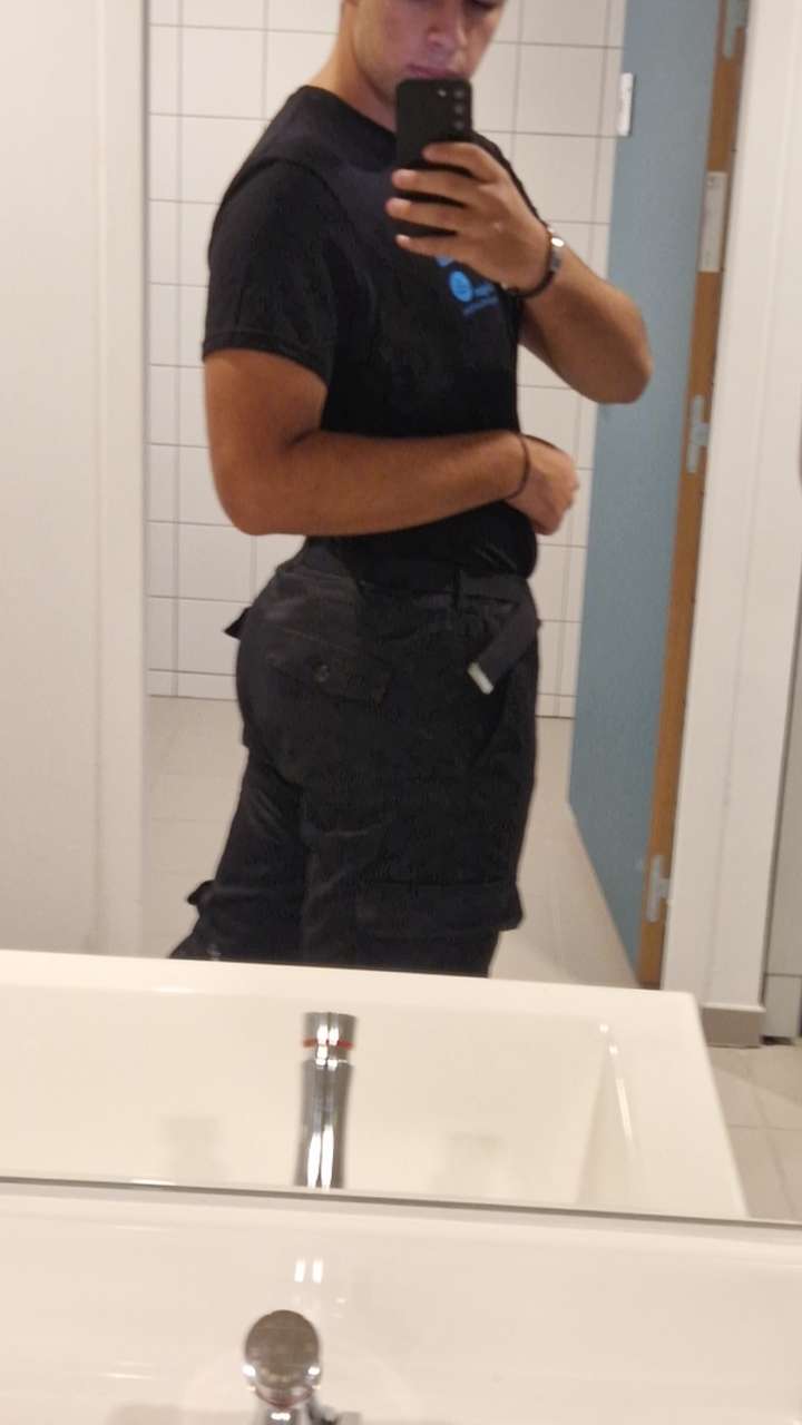 Kemuel - Gay mec à Fläsch Profil de Kemuel, 34 ans, Gay mec à Fläsch (Grisons)