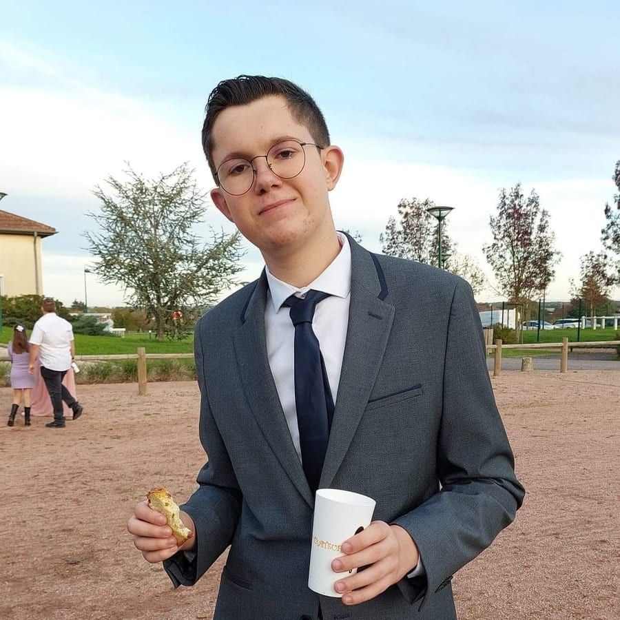 Yousouf - Gay mec à Andiast Profil de Yousouf, 28 ans, Gay mec à Andiast (Grisons)