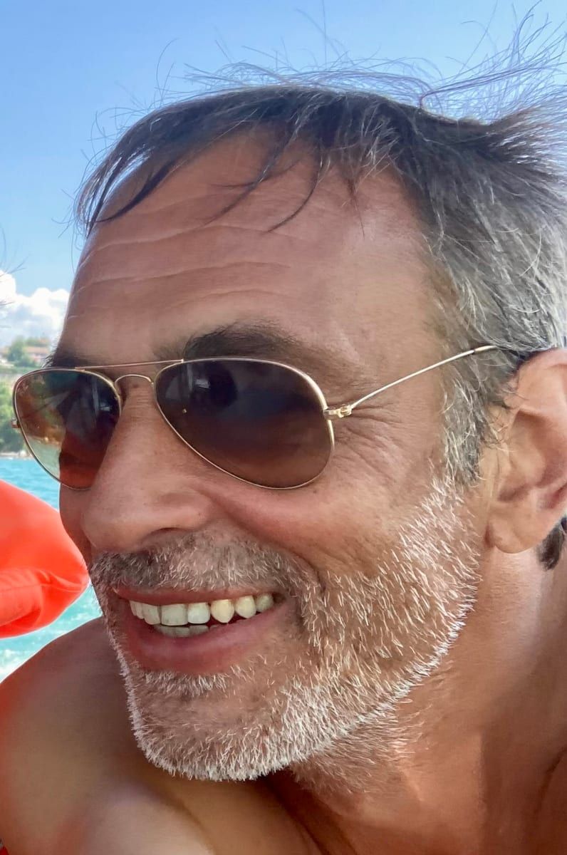 Madani - Gay mec à Hellsau Profil de Madani, 37 ans, Gay mec à Hellsau (Berne)