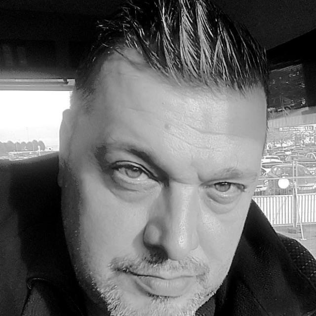 Iron - Gay mec à Vich Profil de Iron, 28 ans, Gay mec à Vich (Vaud)