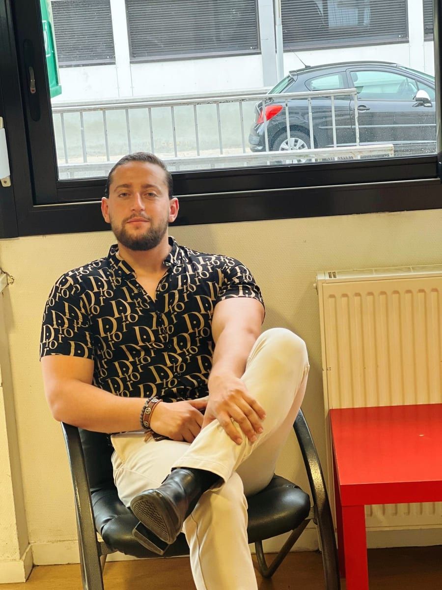 Maceo - Gay mec à Augio Profil de Maceo, 26 ans, Gay mec à Augio (Grisons)