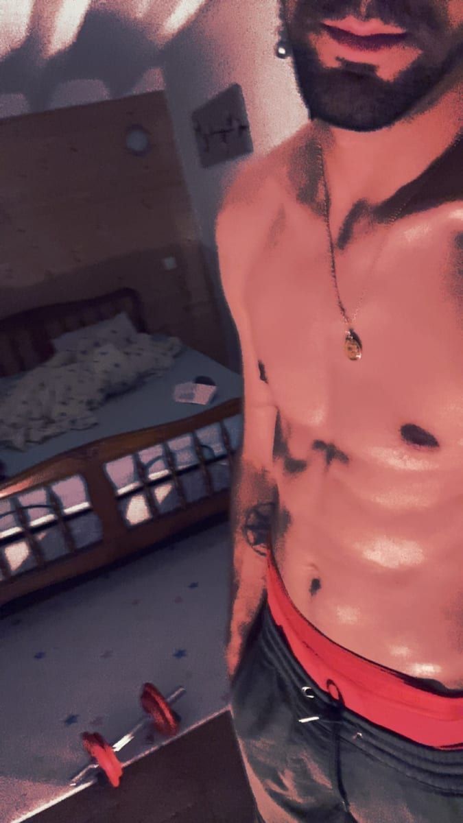 Souleymen - Gay mec à Lüen Profil de Souleymen, 26 ans, Gay mec à Lüen (Grisons)