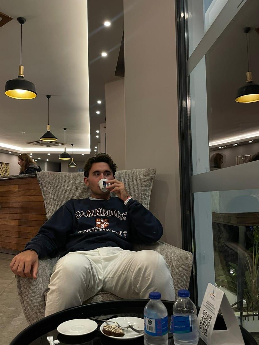 Amane - Gay mec à Root Profil de Amane, 24 ans, Gay mec à Root (Lucerne)