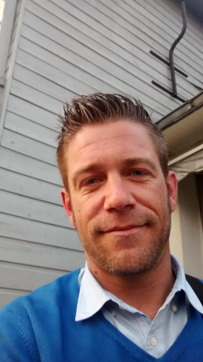Nicolai - Gay mec à Flond Profil de Nicolai, 34 ans, Gay mec à Flond (Grisons)