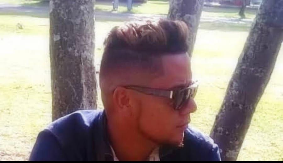 Rossano - Gay mec à Bitsch Profil de Rossano, 22 ans, Gay mec à Bitsch (Valais)