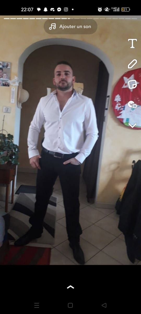 Joa - Gay mec à Splügen Profil de Joa, 29 ans, Gay mec à Splügen (Grisons)