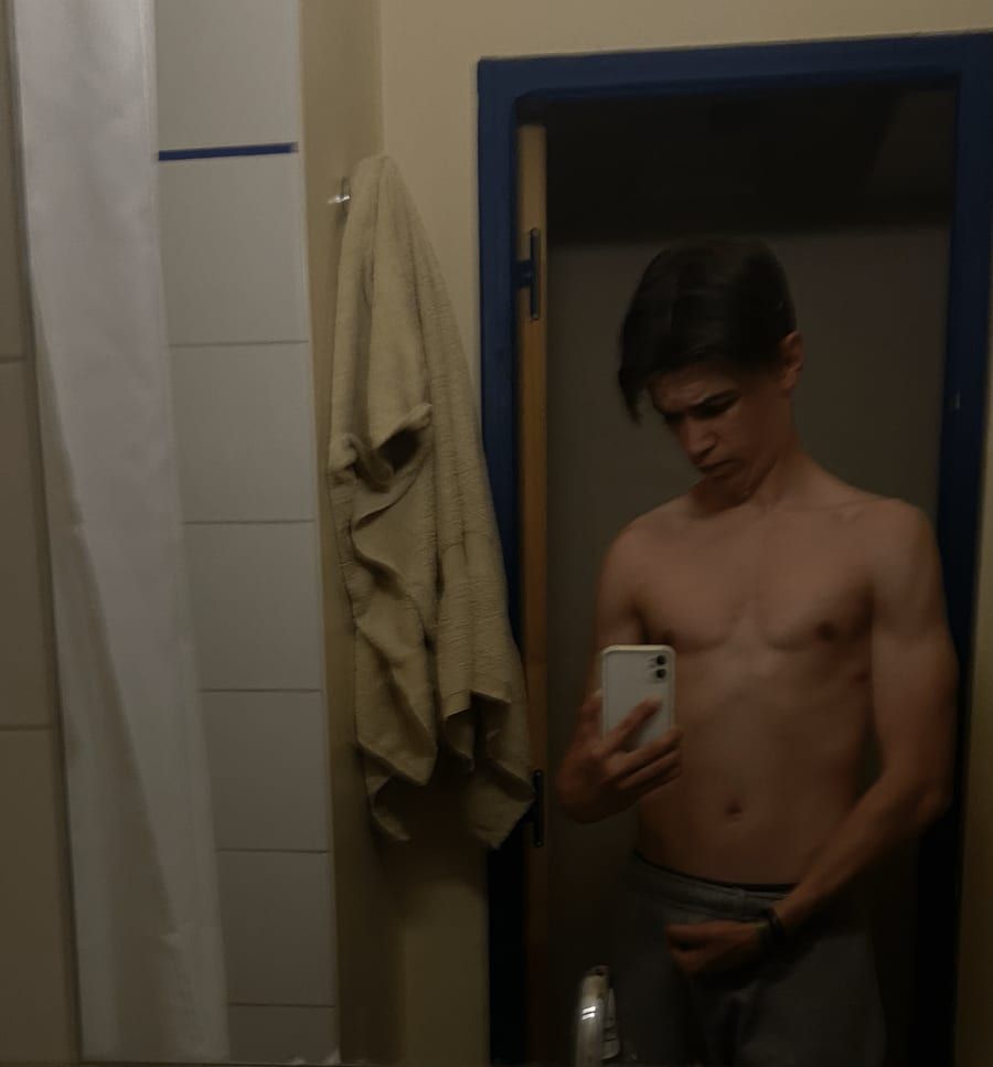 Gari - Gay mec à Rona Profil de Gari, 23 ans, Gay mec à Rona (Grisons)