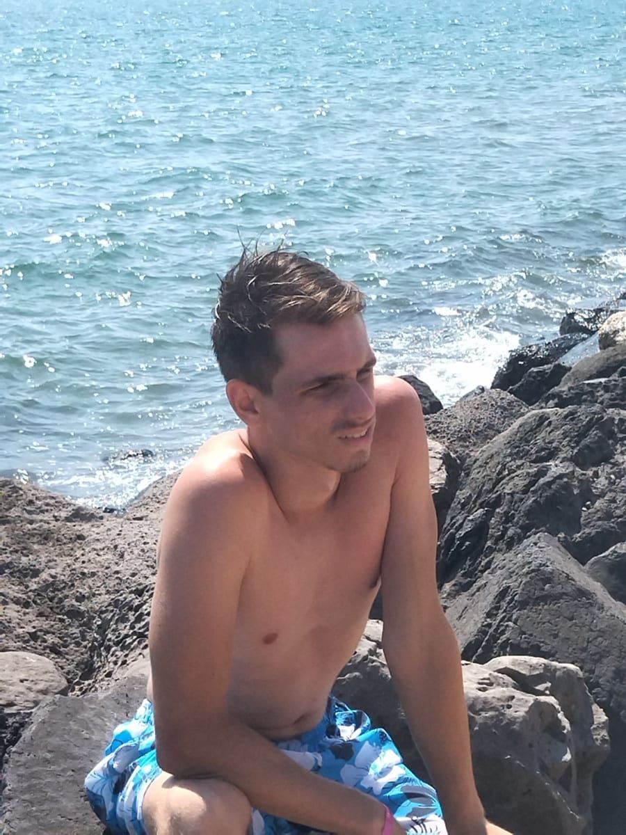 Profil de Dinis, 23 ans, Gay mec à Rigi Kaltbad (Lucerne)