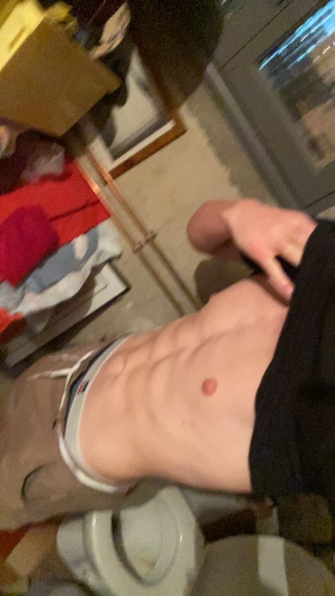 Profil de Bora, 23 ans, Gay mec à Yvonand (Vaud)