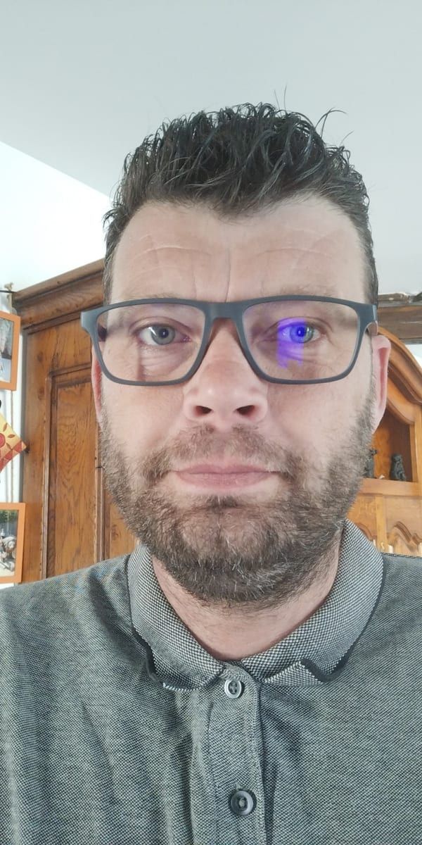 Simonet - Gay mec à Fully Profil de Simonet, 43 ans, Gay mec à Fully (Valais)