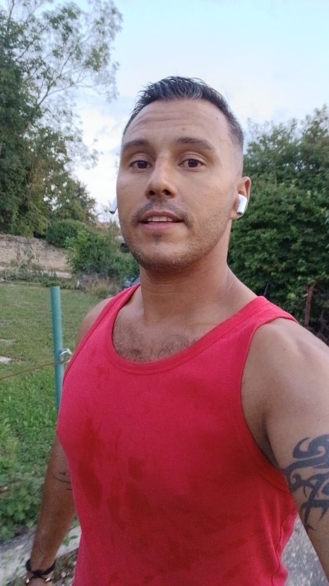 Enoa - Gay mec à Mathon Profil de Enoa, 35 ans, Gay mec à Mathon (Grisons)