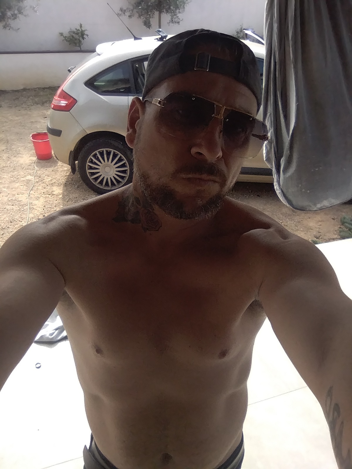 Jovanny - Gay mec à Duvin Profil de Jovanny, 32 ans, Gay mec à Duvin (Grisons)