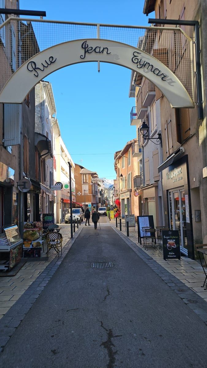 Charlie - Gay mec à Luven Profil de Charlie, 24 ans, Gay mec à Luven (Grisons)