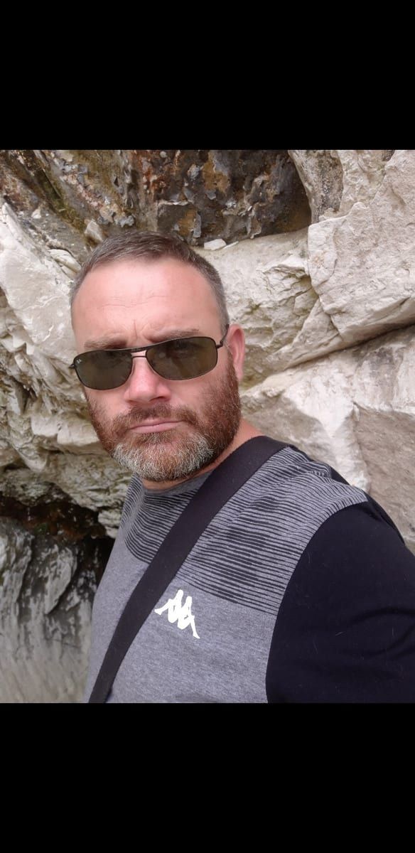Florin - Gay mec à Rona Profil de Florin, 23 ans, Gay mec à Rona (Grisons)