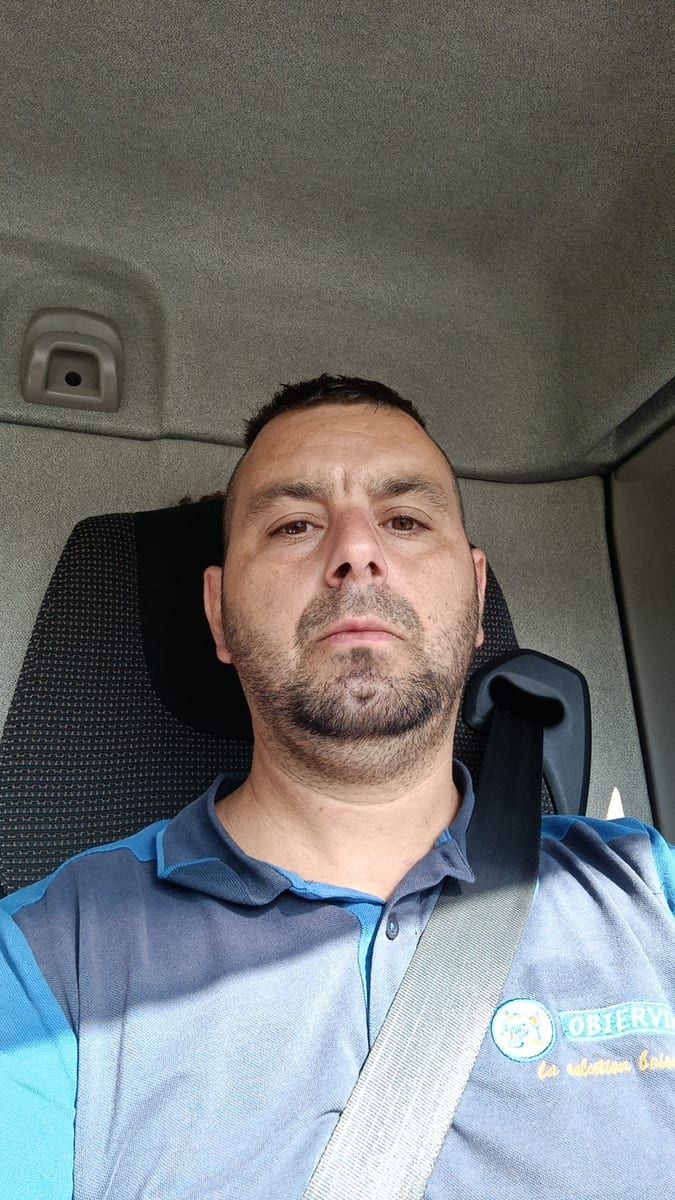 Natan - Gay mec à Vnà Profil de Natan, 29 ans, Gay mec à Vnà (Grisons)