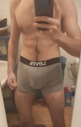 Dogus - Gay mec à Splügen Profil de Dogus, 24 ans, Gay mec à Splügen (Grisons)