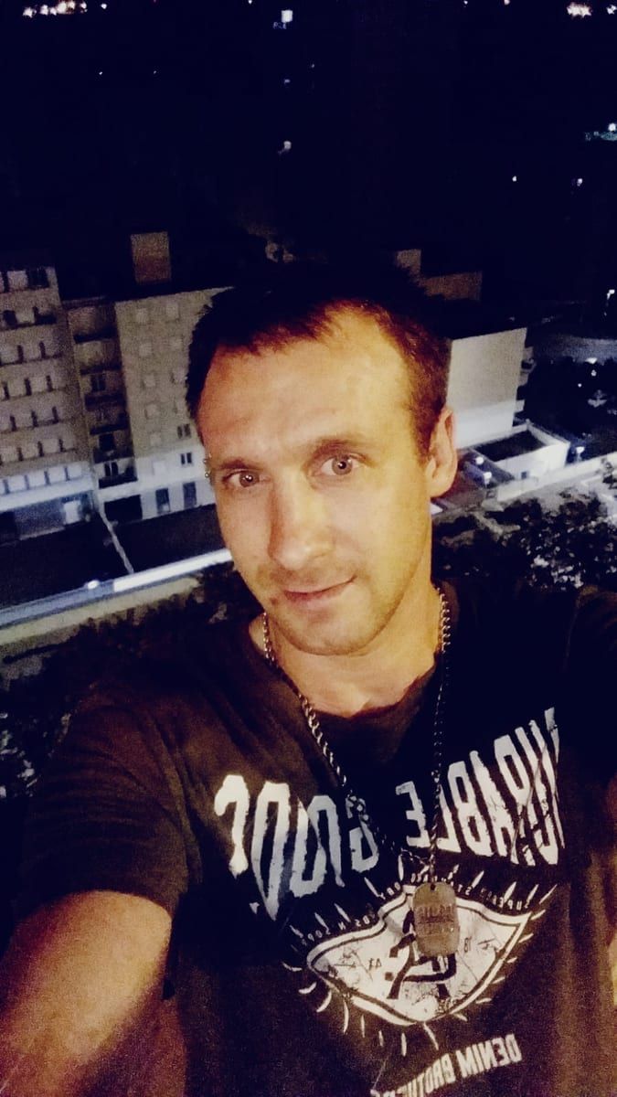 Enric - Gay mec à Perrefitte Profil de Enric, 43 ans, Gay mec à Perrefitte (Berne)