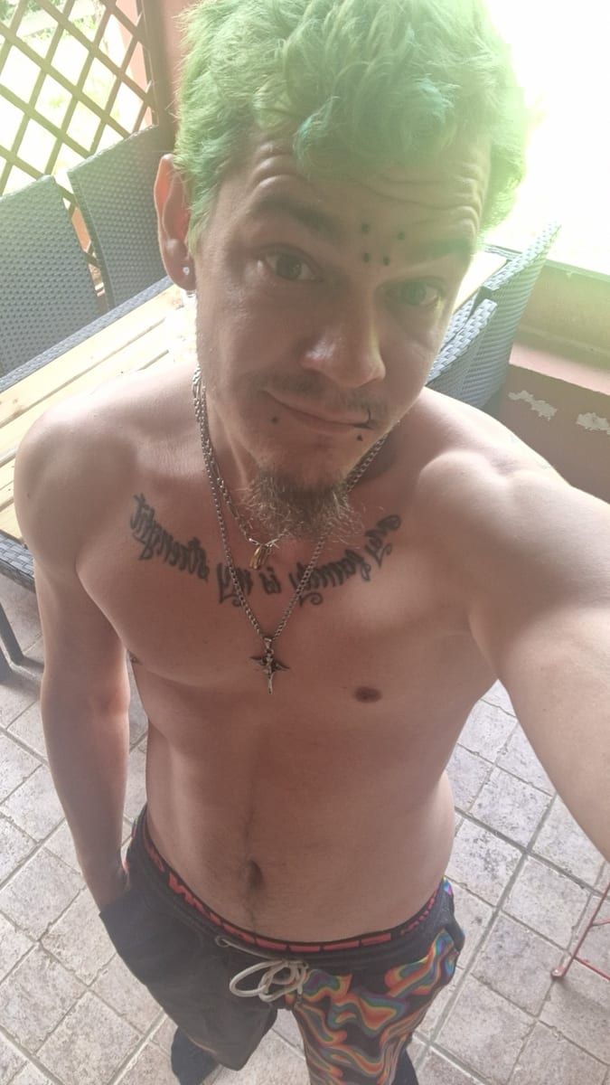 Profil de Yassir, 40 ans, Gay mec à Sool (Glaris)
