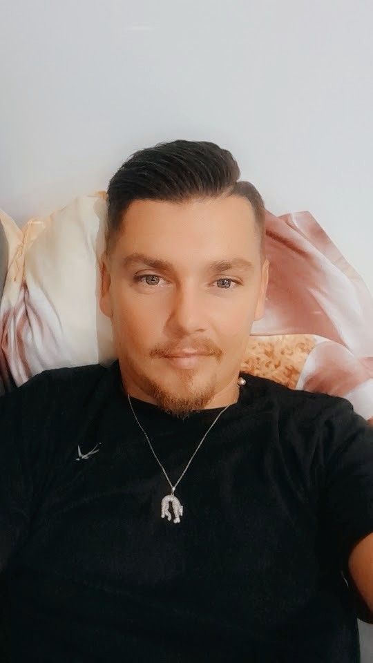 Yorann - Gay mec à Ilanz Profil de Yorann, 40 ans, Gay mec à Ilanz (Grisons)